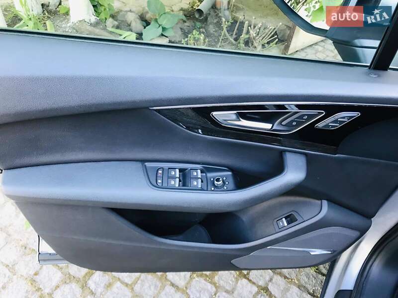 Позашляховик / Кросовер Audi Q7 2018 в Новій Одесі