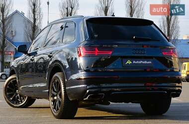 Позашляховик / Кросовер Audi Q7 2017 в 