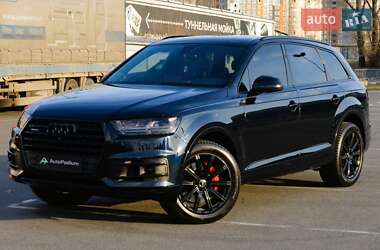 Позашляховик / Кросовер Audi Q7 2017 в 