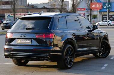 Позашляховик / Кросовер Audi Q7 2017 в 
