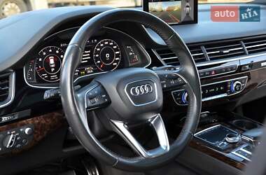 Позашляховик / Кросовер Audi Q7 2017 в 