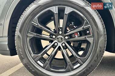Позашляховик / Кросовер Audi Q7 2025 в 