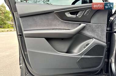 Позашляховик / Кросовер Audi Q7 2025 в 