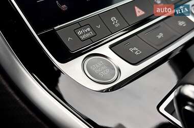 Позашляховик / Кросовер Audi Q7 2025 в 