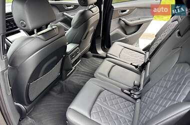 Позашляховик / Кросовер Audi Q7 2025 в 