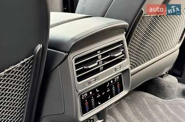 Позашляховик / Кросовер Audi Q7 2025 в 
