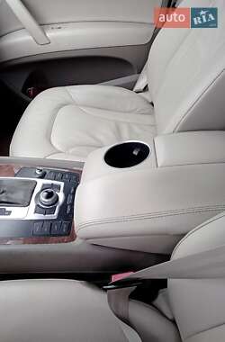 Внедорожник / Кроссовер Audi Q7 2013 в 
