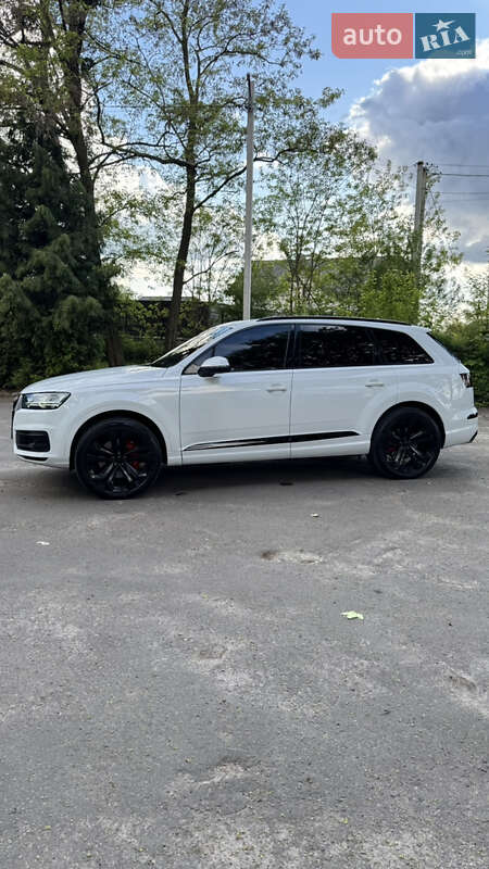 Позашляховик / Кросовер Audi Q7 2017 в Винниках