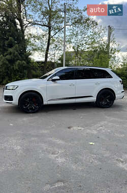 Внедорожник / Кроссовер Audi Q7 2017 в 