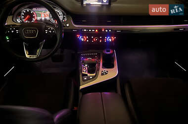 Внедорожник / Кроссовер Audi Q7 2015 в 