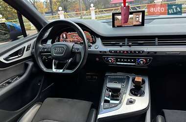 Позашляховик / Кросовер Audi Q7 2016 в 
