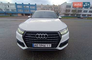 Внедорожник / Кроссовер Audi Q7 2017 в 