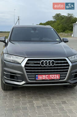 Внедорожник / Кроссовер Audi Q7 2018 в 