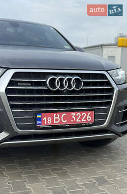 Внедорожник / Кроссовер Audi Q7 2018 в 