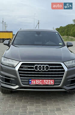 Внедорожник / Кроссовер Audi Q7 2018 в 