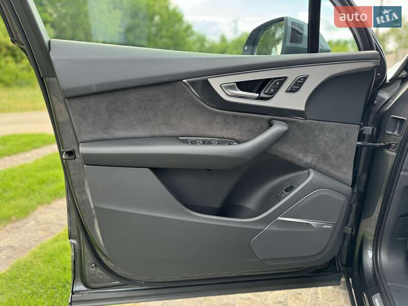 Позашляховик / Кросовер Audi Q7 2018 в Києві фото 31 Позашляховик / Кросовер Audi Q7 2018 в Києві