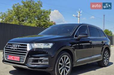 Позашляховик / Кросовер Audi Q7 2018 в 