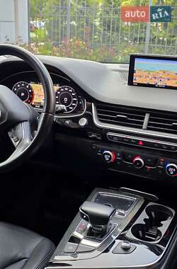 Позашляховик / Кросовер Audi Q7 2018 в 