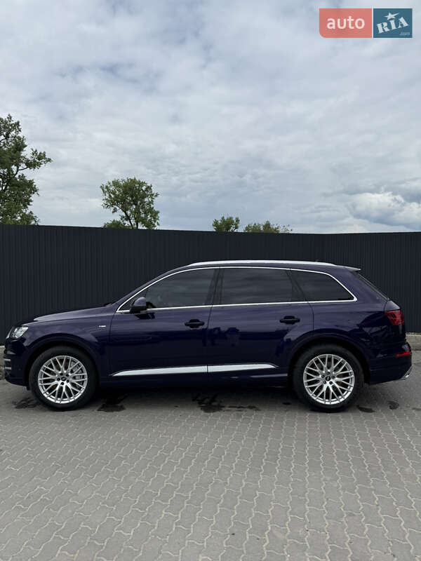 Внедорожник / Кроссовер Audi Q7 2017 в Ужгороде