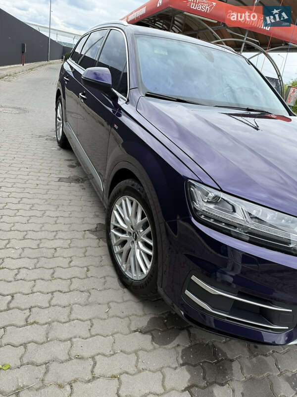 Внедорожник / Кроссовер Audi Q7 2017 в Ужгороде