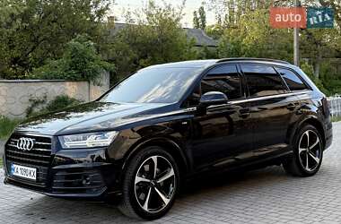 Позашляховик / Кросовер Audi Q7 2019 в 