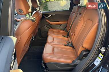 Позашляховик / Кросовер Audi Q7 2019 в 