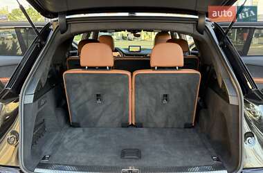Позашляховик / Кросовер Audi Q7 2019 в 