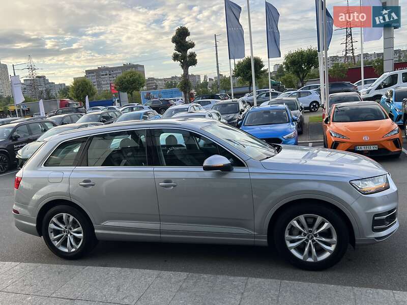 Внедорожник / Кроссовер Audi Q7 2018 в Киеве