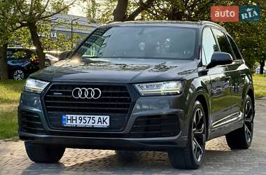 Позашляховик / Кросовер Audi Q7 2018 в 