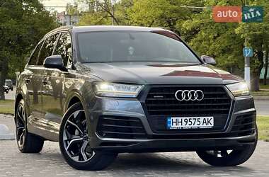 Позашляховик / Кросовер Audi Q7 2018 в 
