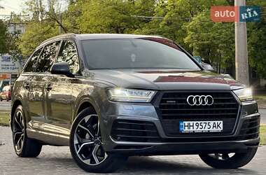 Позашляховик / Кросовер Audi Q7 2018 в 