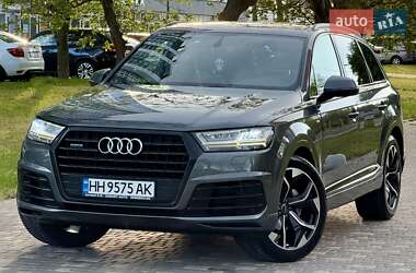 Позашляховик / Кросовер Audi Q7 2018 в 