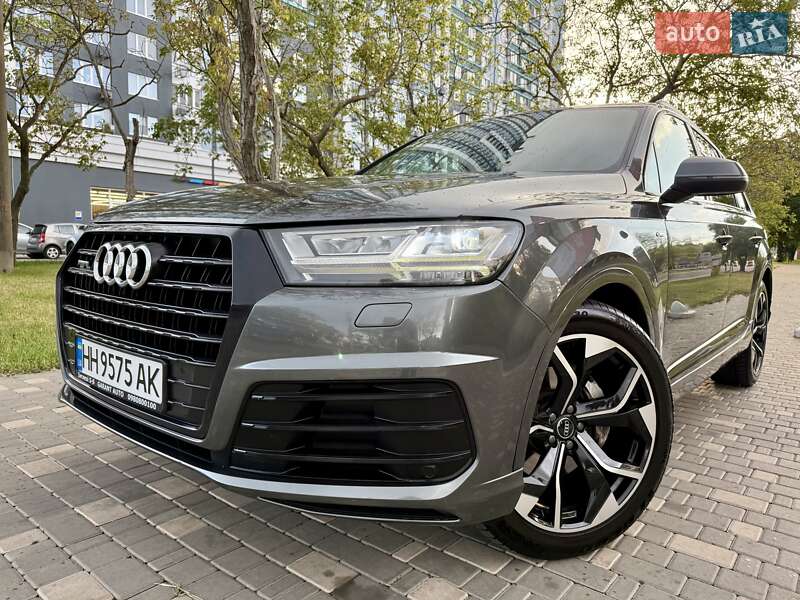 Позашляховик / Кросовер Audi Q7 2018 в 