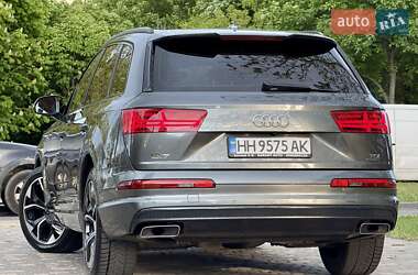 Позашляховик / Кросовер Audi Q7 2018 в 
