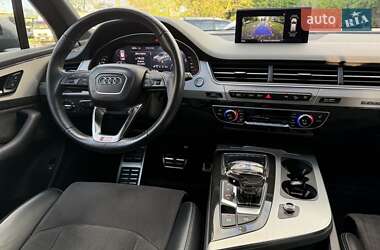 Позашляховик / Кросовер Audi Q7 2018 в 