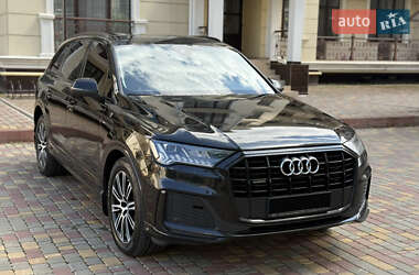 Внедорожник / Кроссовер Audi Q7 2022 в 
