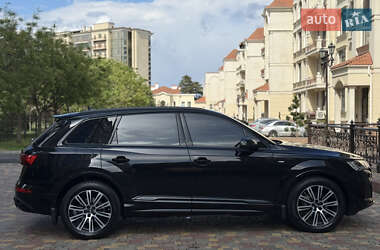 Внедорожник / Кроссовер Audi Q7 2022 в 