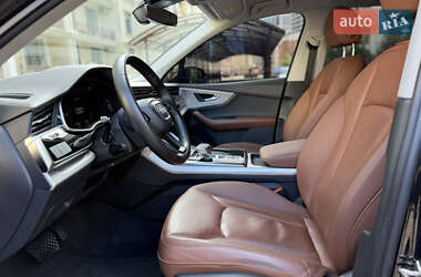 Внедорожник / Кроссовер Audi Q7 2022 в 