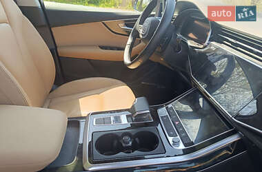 Позашляховик / Кросовер Audi Q7 2020 в 