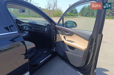 Позашляховик / Кросовер Audi Q7 2020 в 