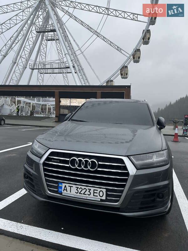 Позашляховик / Кросовер Audi Q7 2017 в 