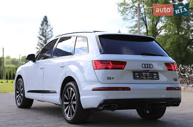 Внедорожник / Кроссовер Audi Q7 2016 в 