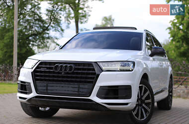 Внедорожник / Кроссовер Audi Q7 2016 в 