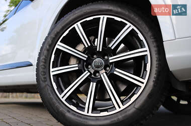 Внедорожник / Кроссовер Audi Q7 2016 в 