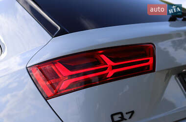Внедорожник / Кроссовер Audi Q7 2016 в 