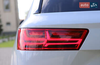 Внедорожник / Кроссовер Audi Q7 2016 в 