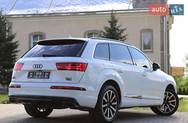Внедорожник / Кроссовер Audi Q7 2016 в 