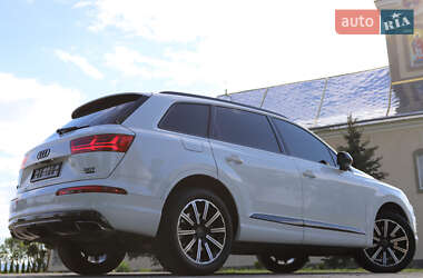 Внедорожник / Кроссовер Audi Q7 2016 в 