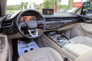 Внедорожник / Кроссовер Audi Q7 2016 в 