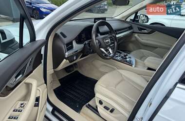 Внедорожник / Кроссовер Audi Q7 2016 в 